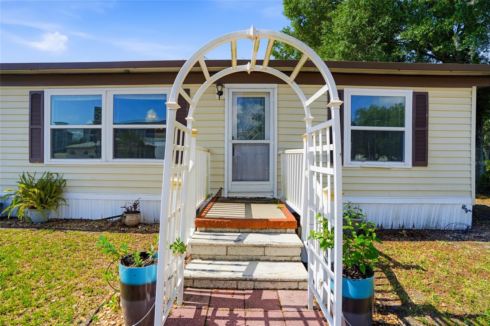 3933 SARAH DR — photo 3