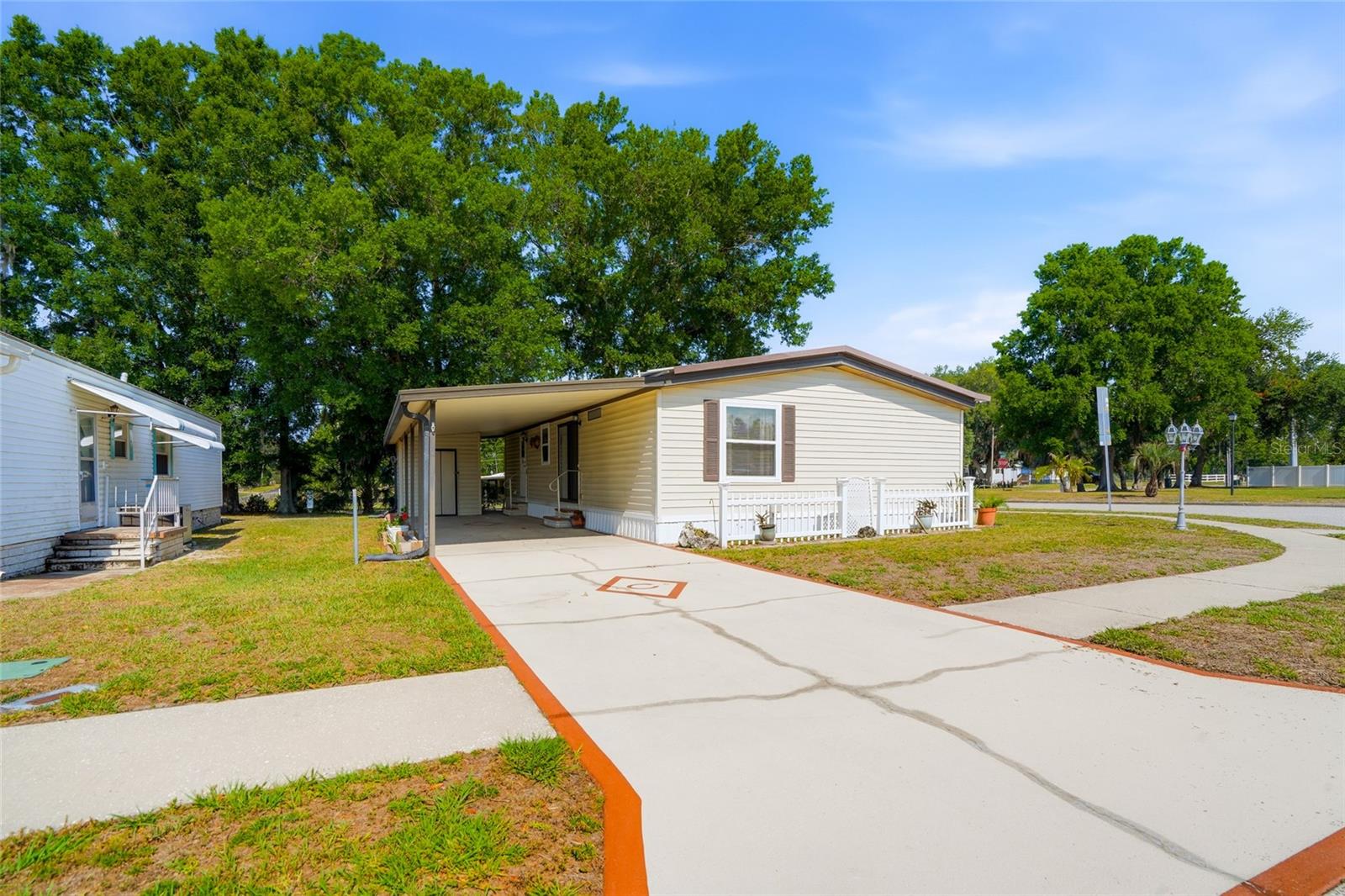 3933 SARAH DR — photo 5