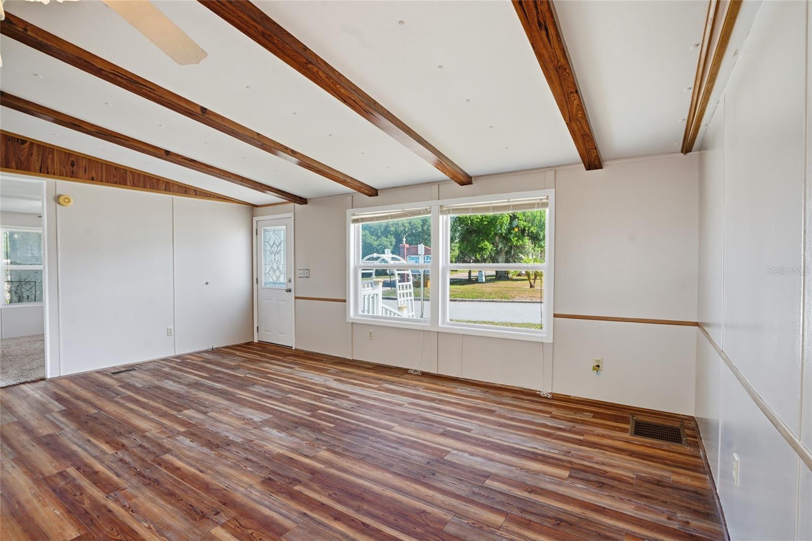 3933 SARAH DR — photo 8