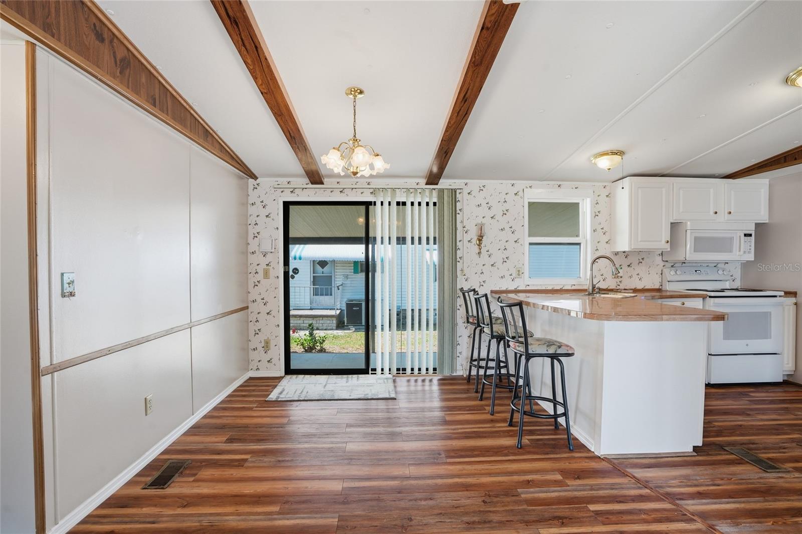 3933 SARAH DR — photo 10