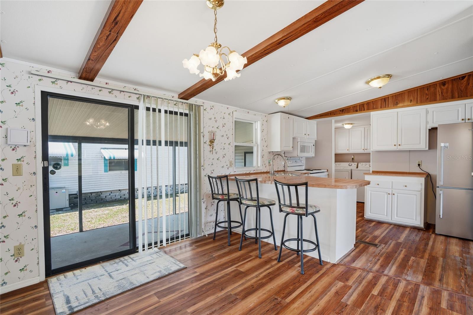 3933 SARAH DR — photo 11