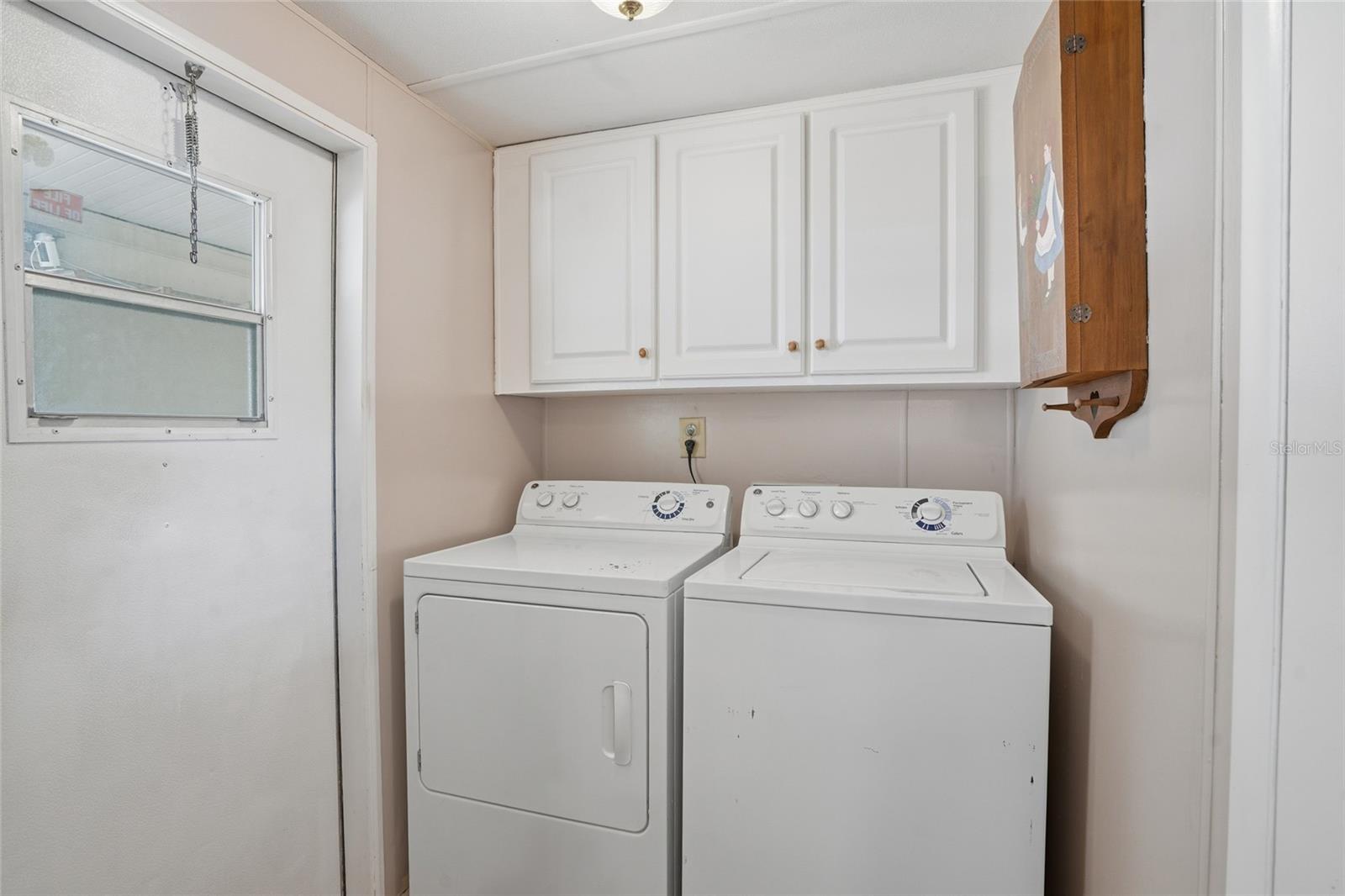 3933 SARAH DR — photo 14