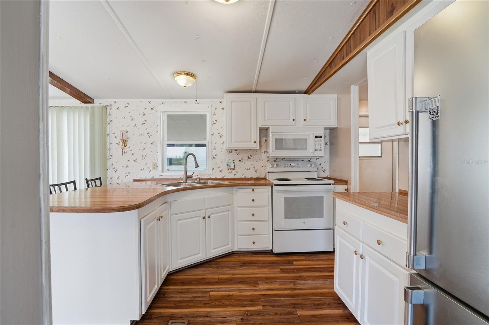 3933 SARAH DR — photo 12