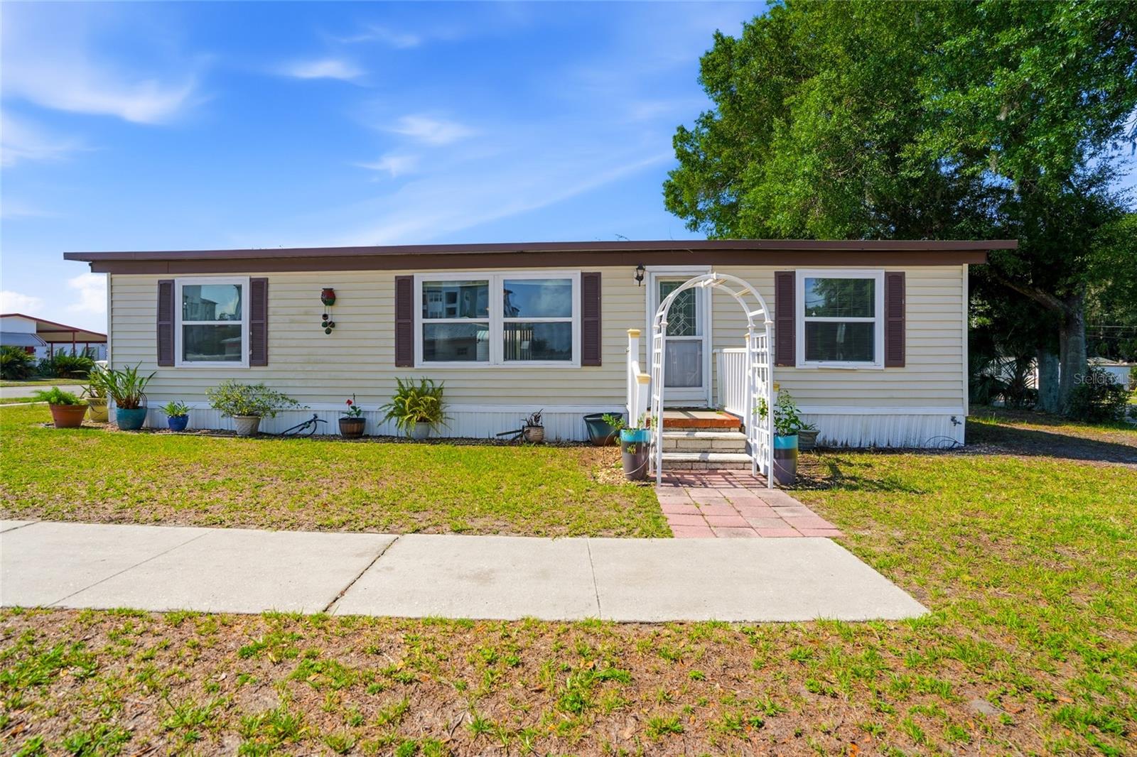 3933 SARAH DR — photo 2
