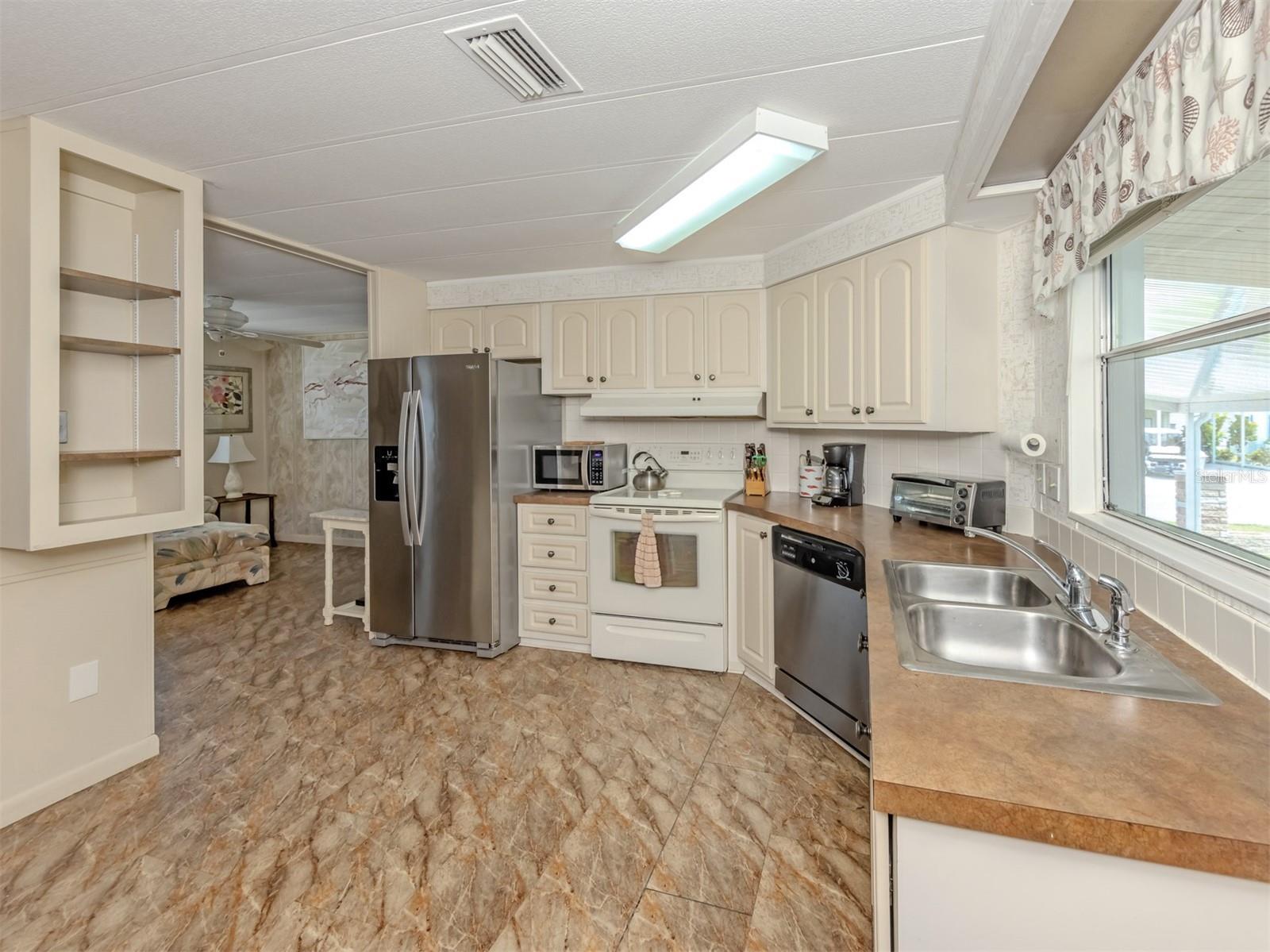 132 MARTINIQUE RD — photo 10