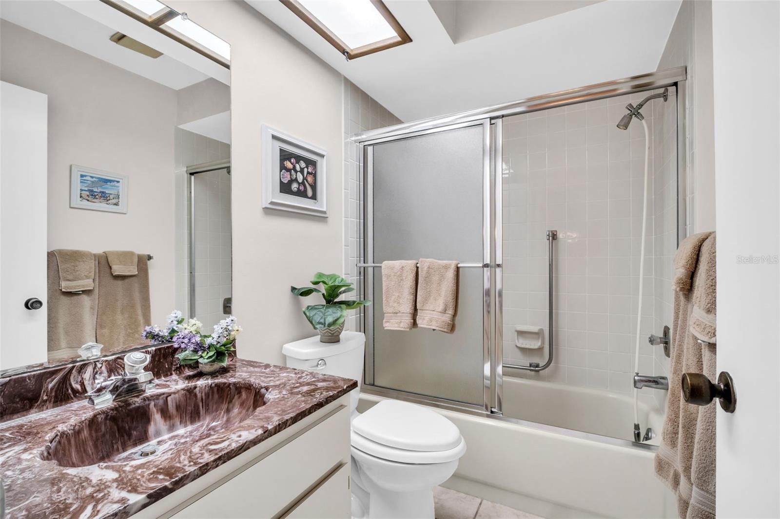 860 MACLAREN DR N #B — photo 21