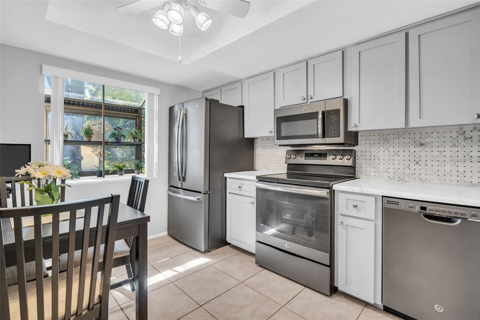 860 MACLAREN DR N #B — photo 3