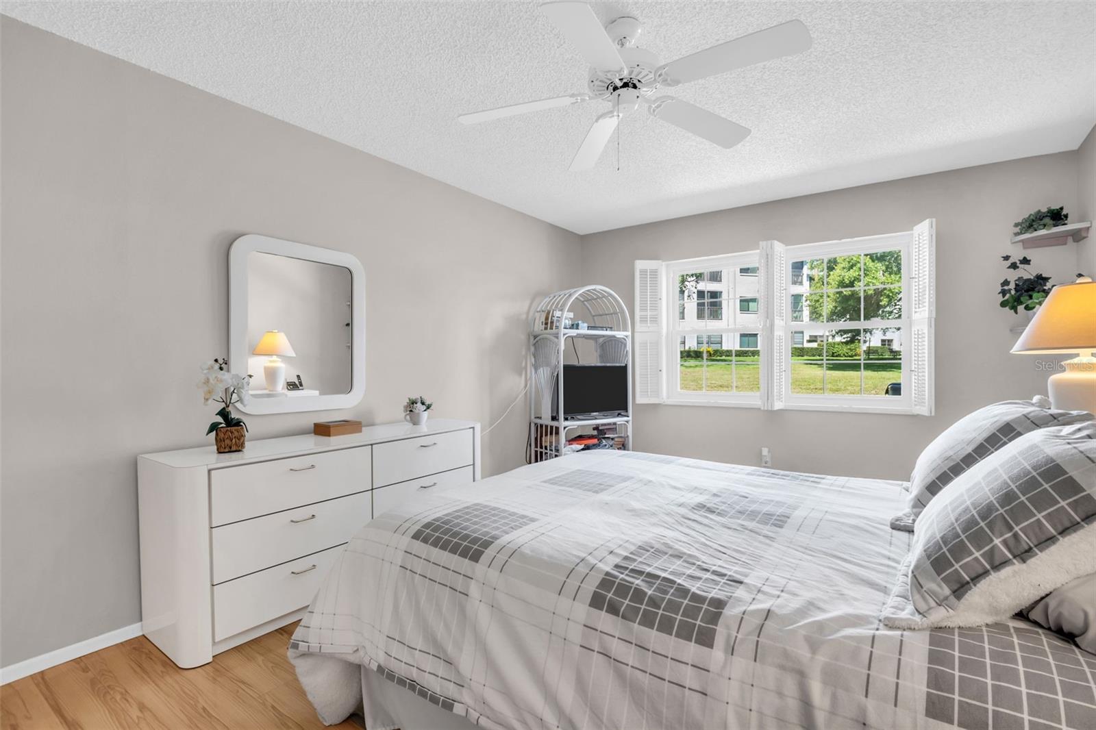 860 MACLAREN DR N #B — photo 13