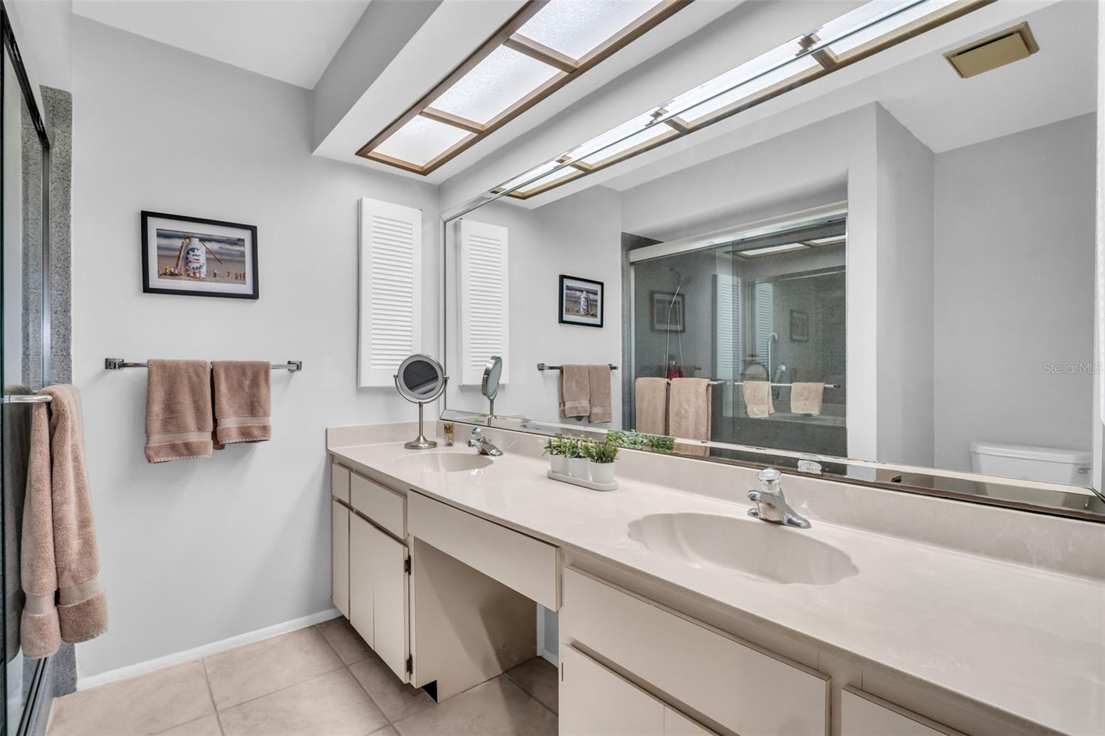 860 MACLAREN DR N #B — photo 15