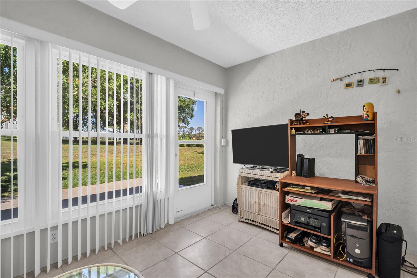 860 MACLAREN DR N #B — photo 22
