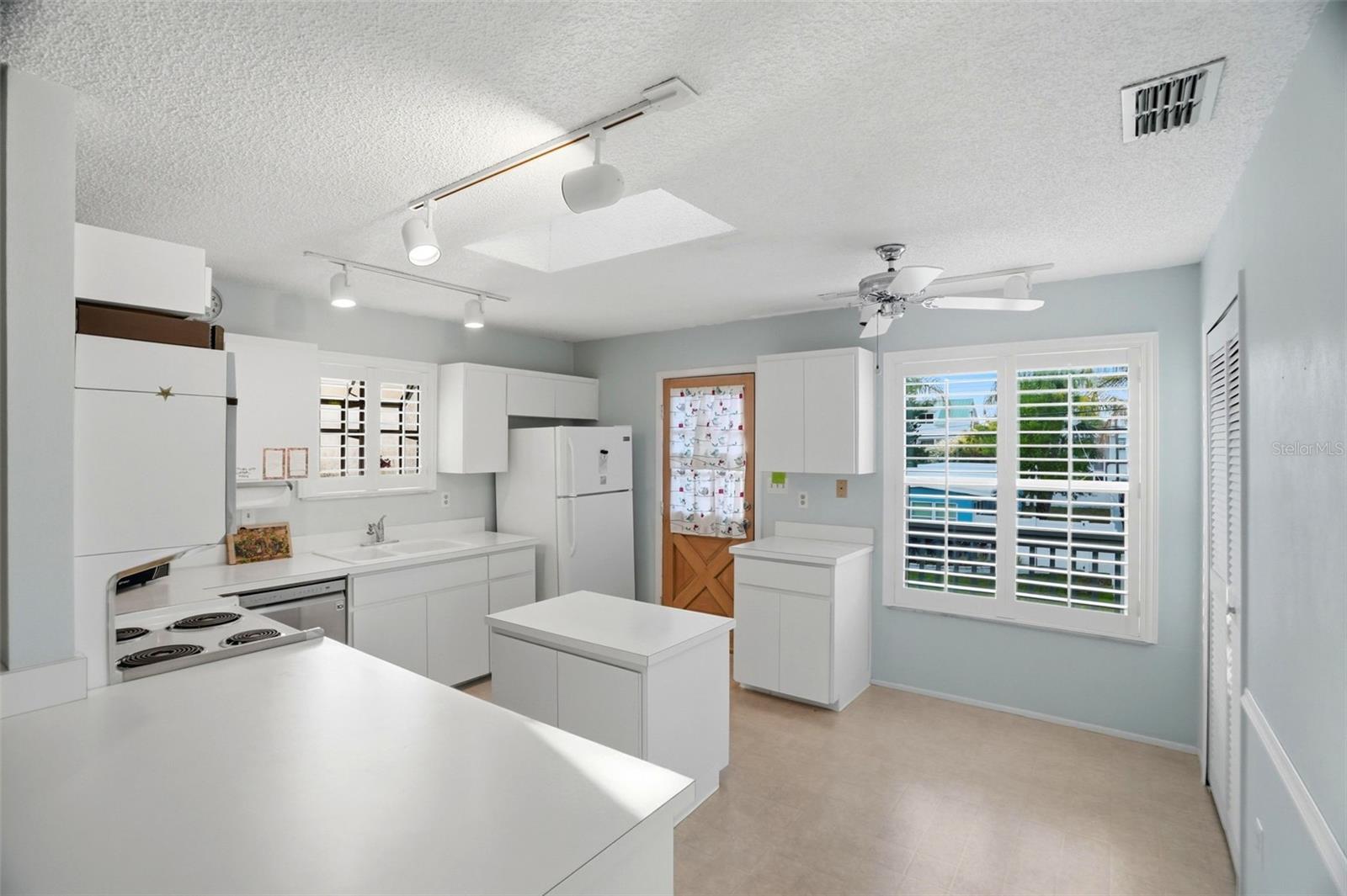 110 GEORGIA AVE. AVE — photo 17