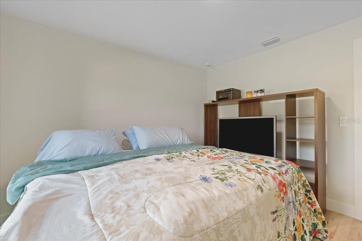 2405 VANCOUVER LN — photo 20