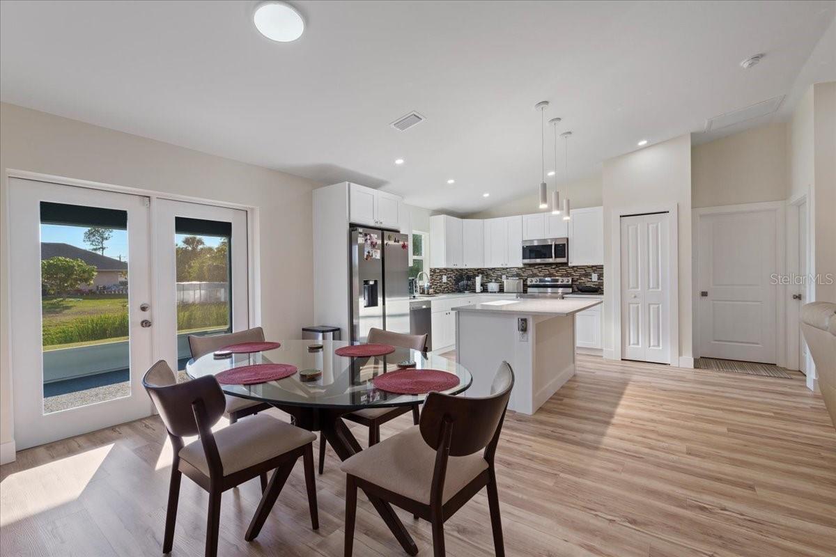 2405 VANCOUVER LN — photo 13