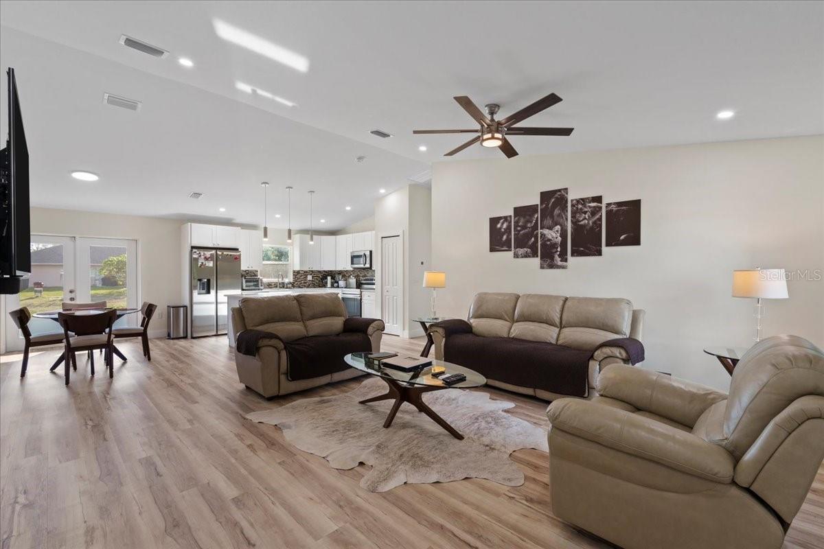 2405 VANCOUVER LN — photo 5