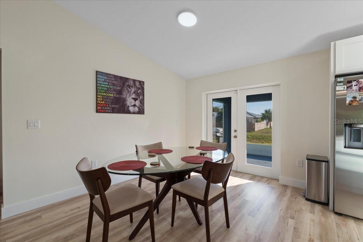 2405 VANCOUVER LN — photo 12