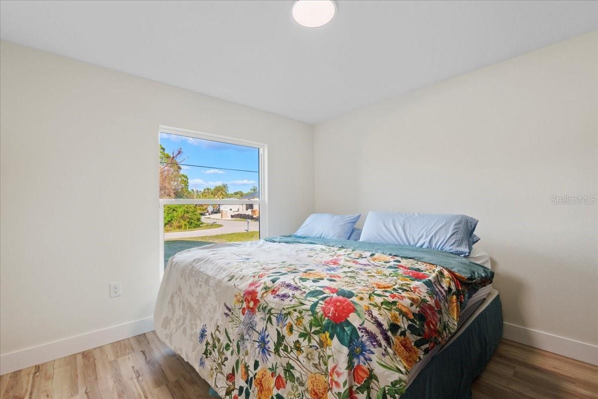 2405 VANCOUVER LN — photo 21