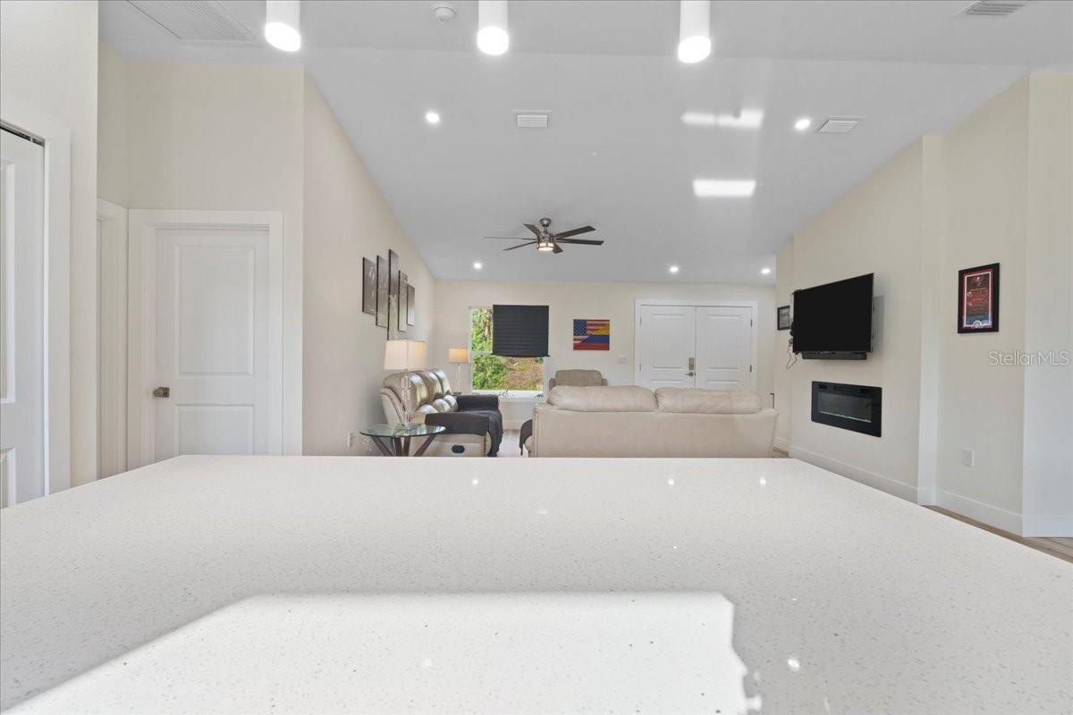 2405 VANCOUVER LN — photo 14
