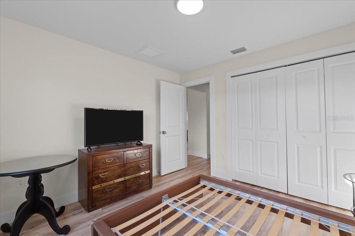 2405 VANCOUVER LN — photo 22