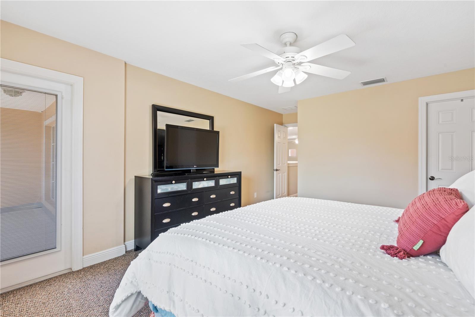 210 VALENCIA CIR — photo 27