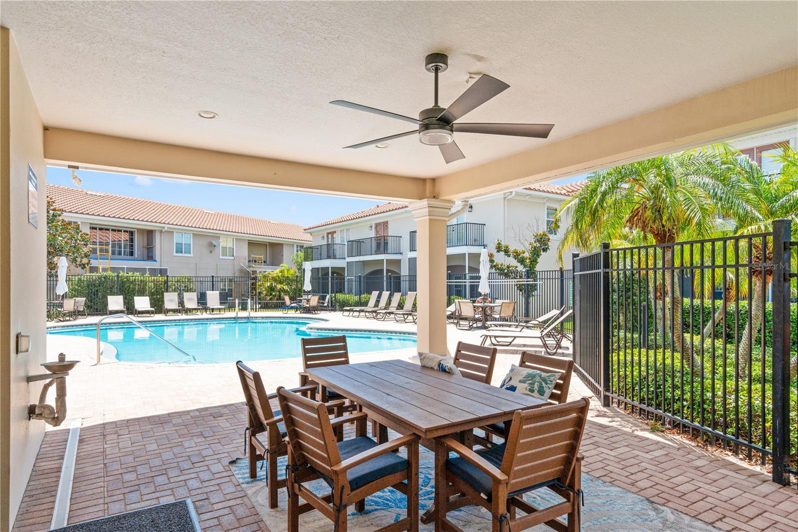 210 VALENCIA CIR — photo 36