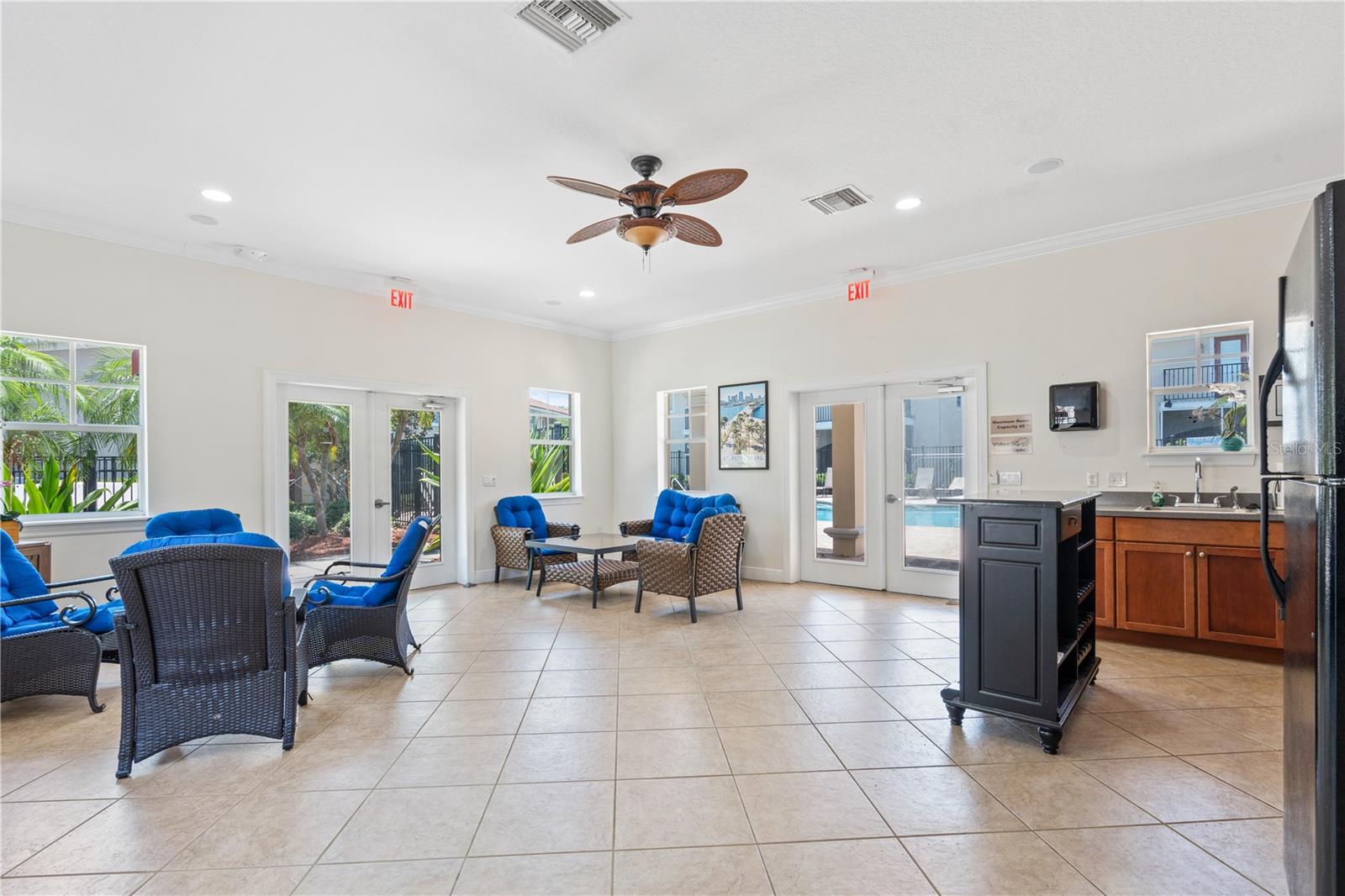 210 VALENCIA CIR — photo 35