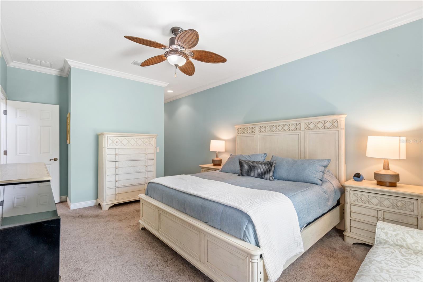 210 VALENCIA CIR — photo 17