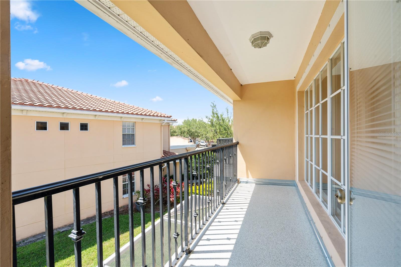 210 VALENCIA CIR — photo 25