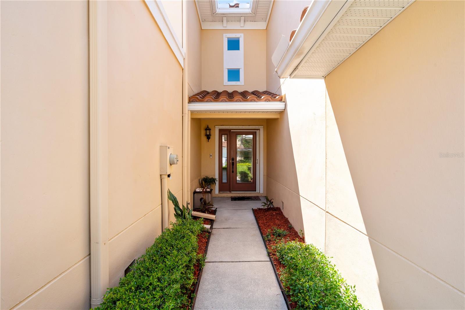 210 VALENCIA CIR — photo 5