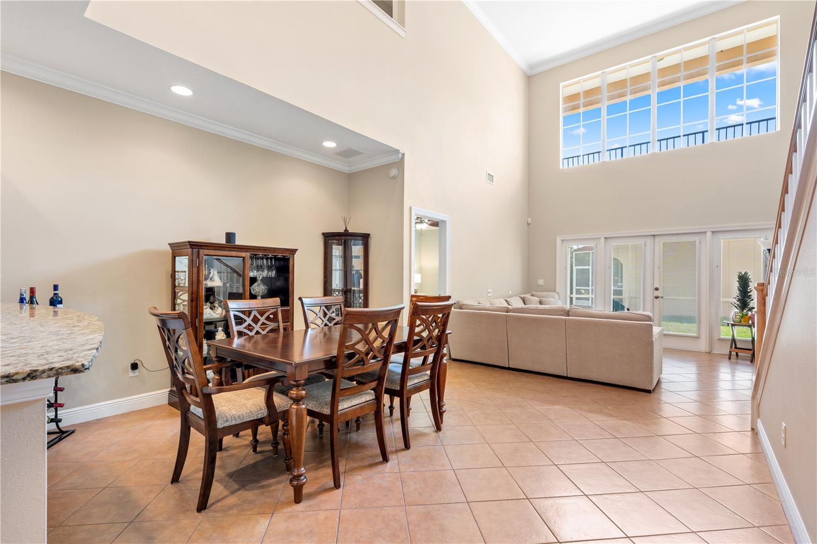 210 VALENCIA CIR — photo 12