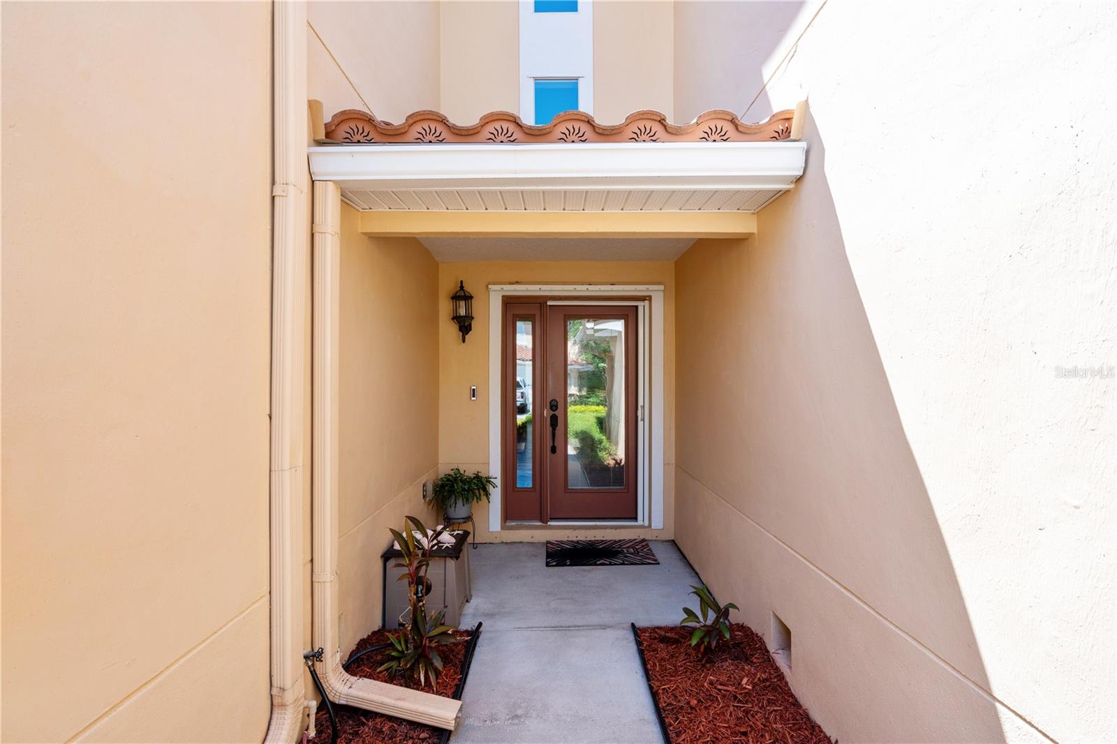 210 VALENCIA CIR — photo 4