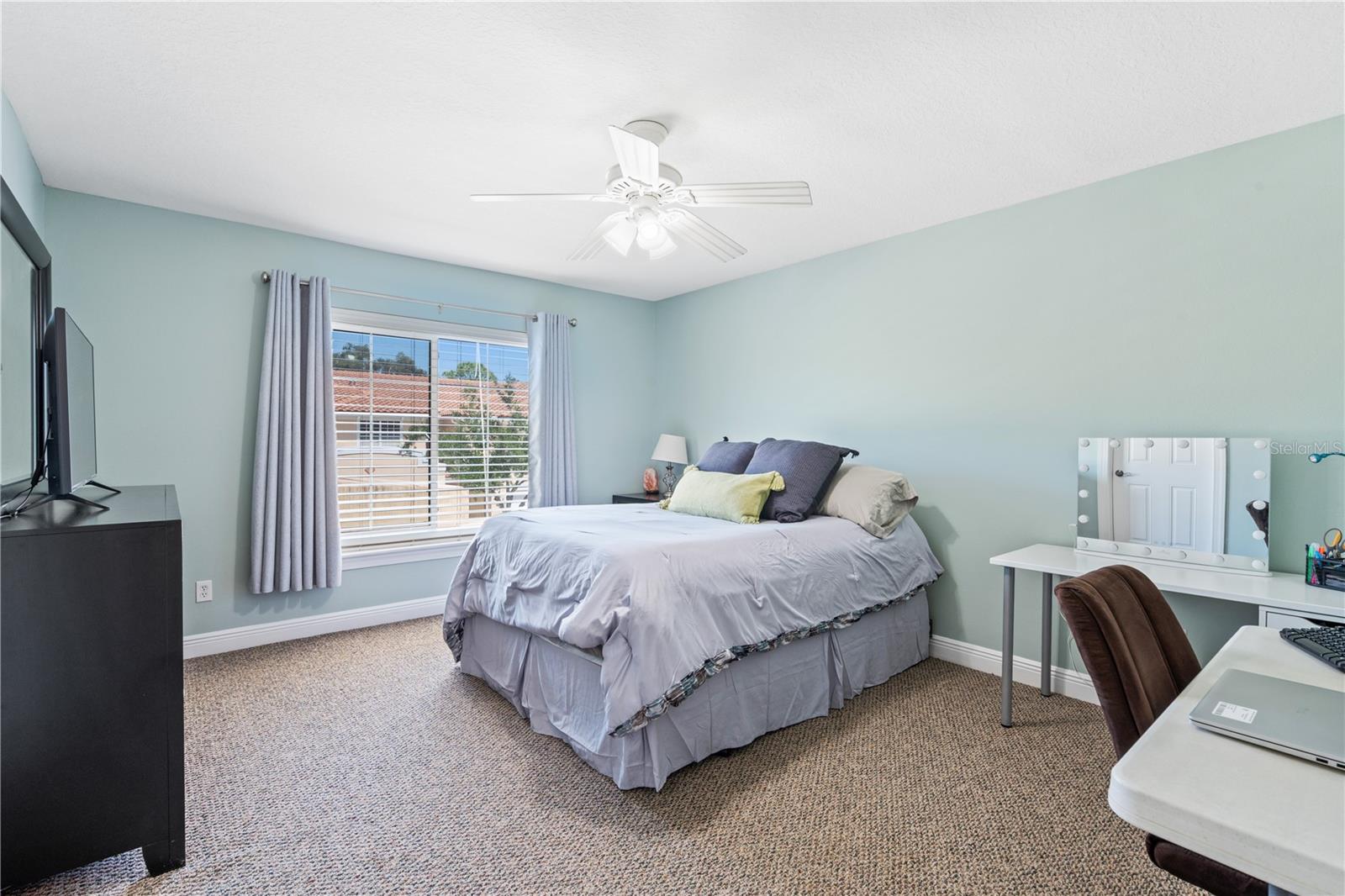 210 VALENCIA CIR — photo 31