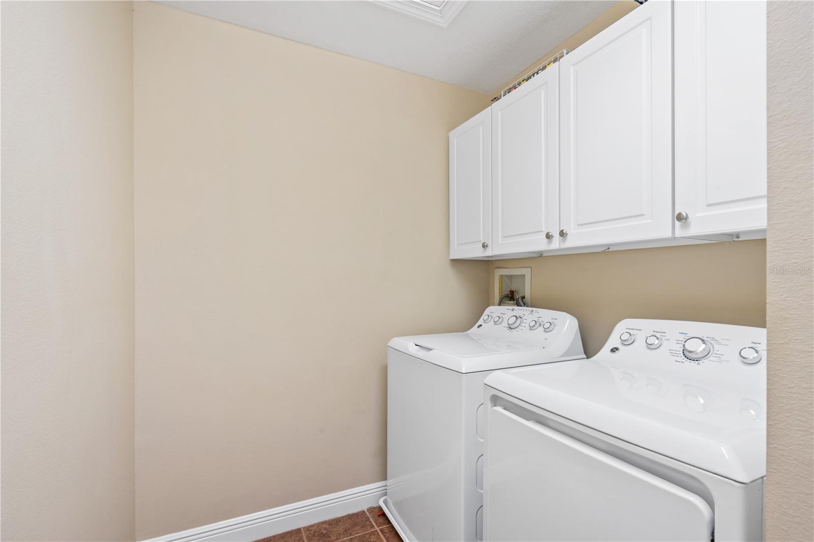 210 VALENCIA CIR — photo 29