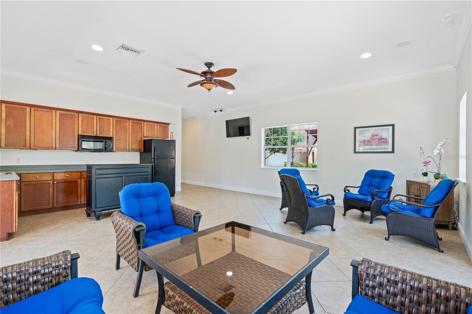 210 VALENCIA CIR — photo 34