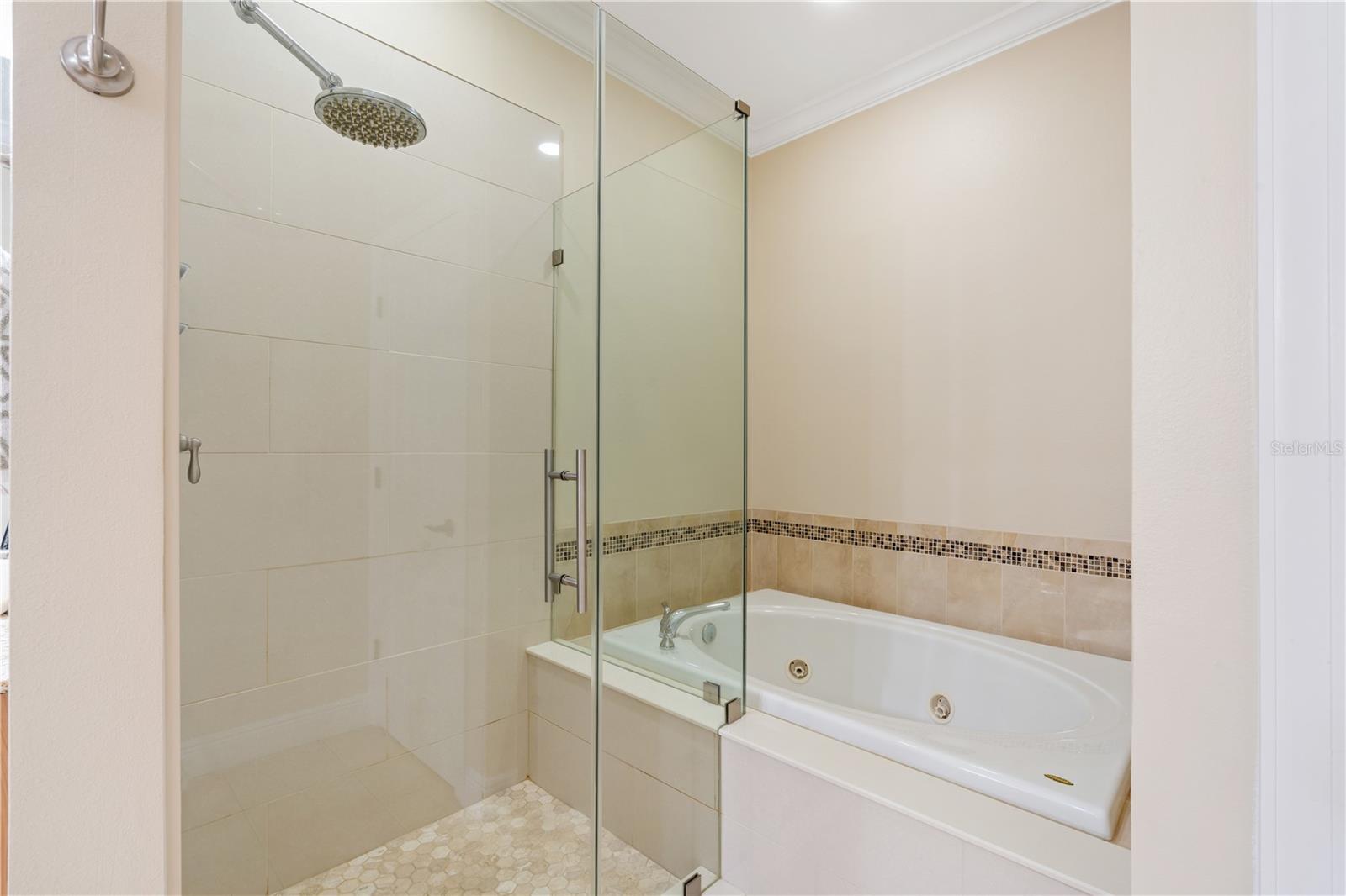 210 VALENCIA CIR — photo 21