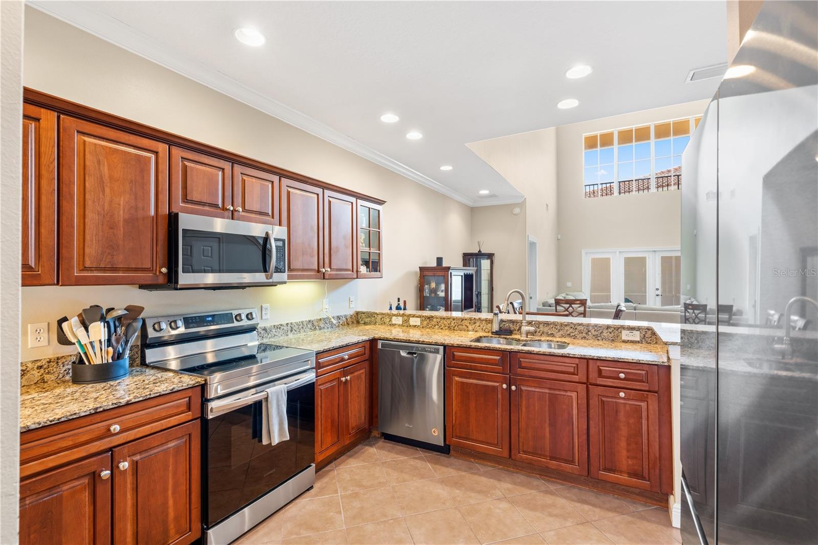 210 VALENCIA CIR — photo 10