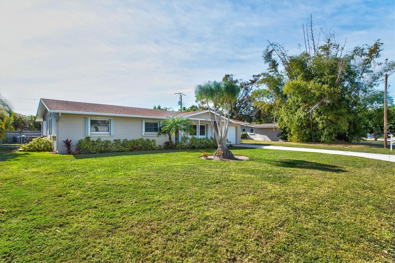 2572 JEFFERSON CIR — photo 2