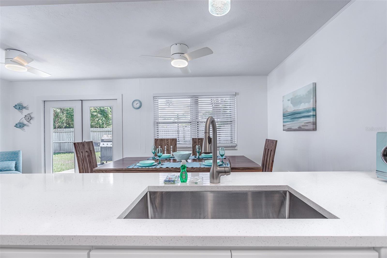 2572 JEFFERSON CIR — photo 11