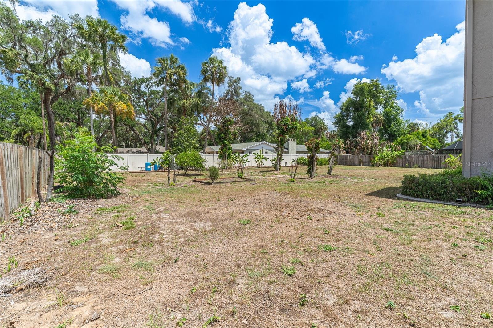 915 HICKORY FORK DR — photo 32