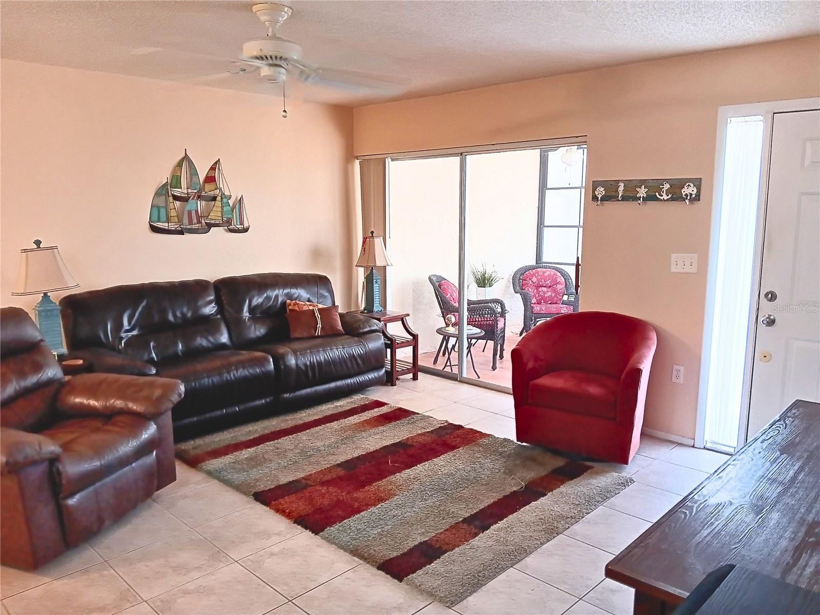 8150 BRADDOCK CIR #3 — photo 3