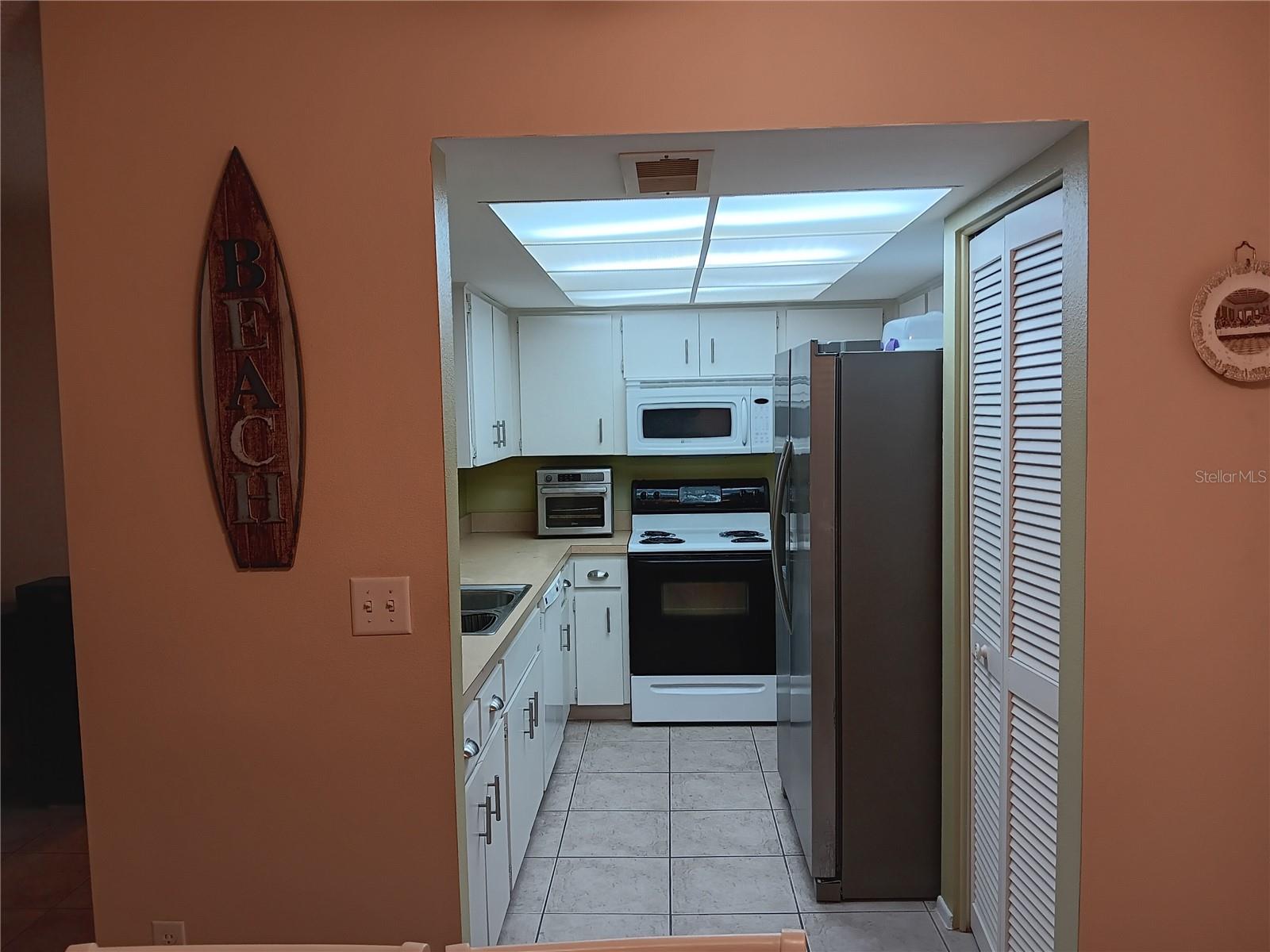 8150 BRADDOCK CIR #3 — photo 9