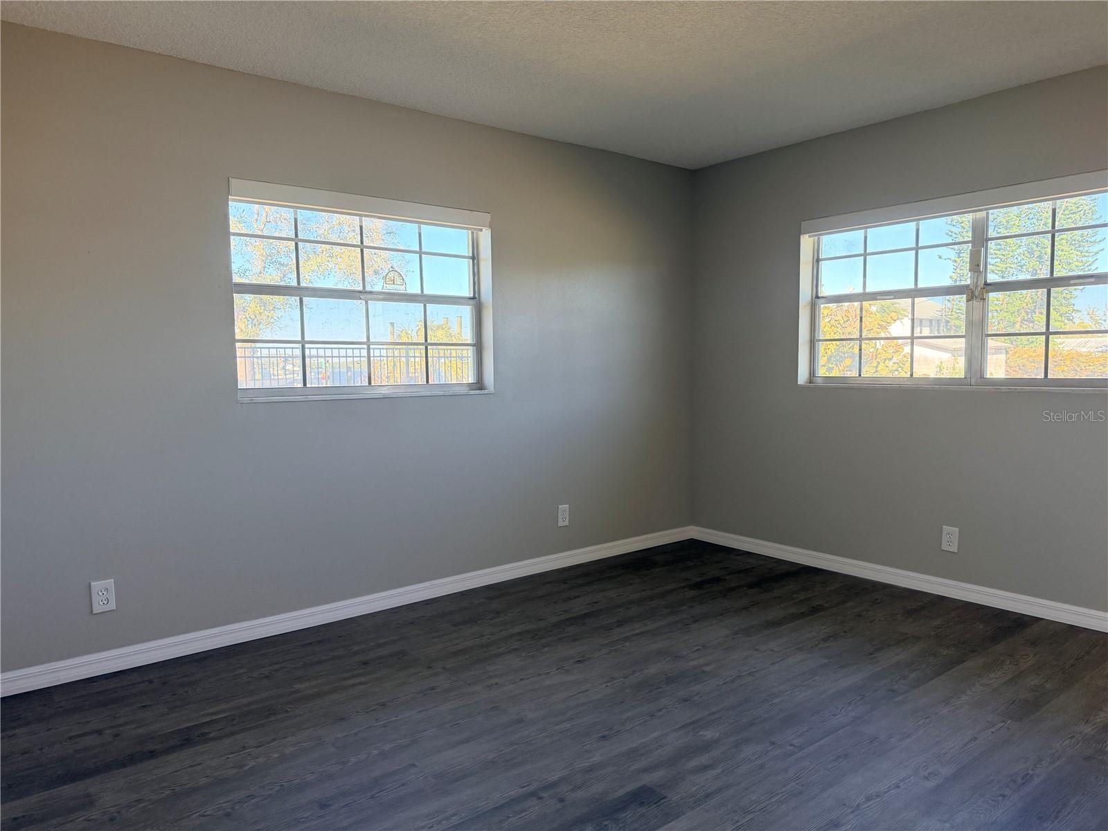 814 SEABREEZE DR — photo 25