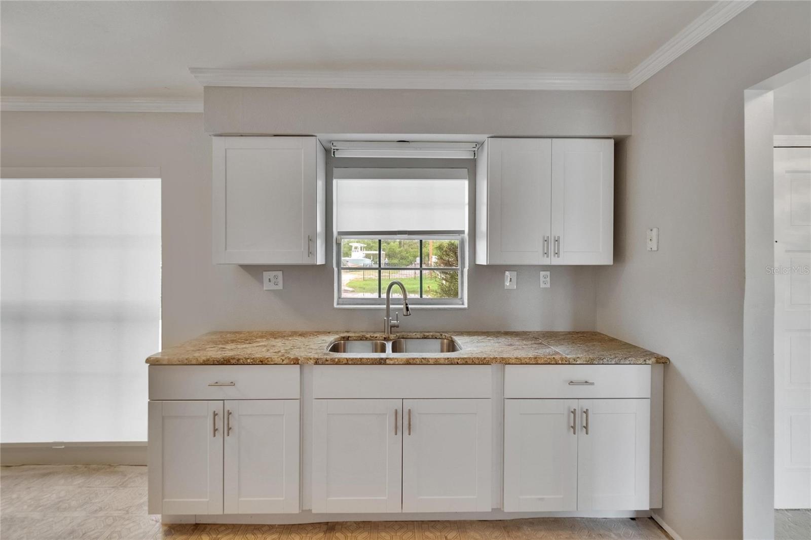 814 SEABREEZE DR — photo 18