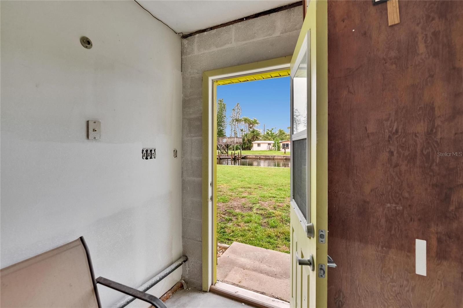 814 SEABREEZE DR — photo 32