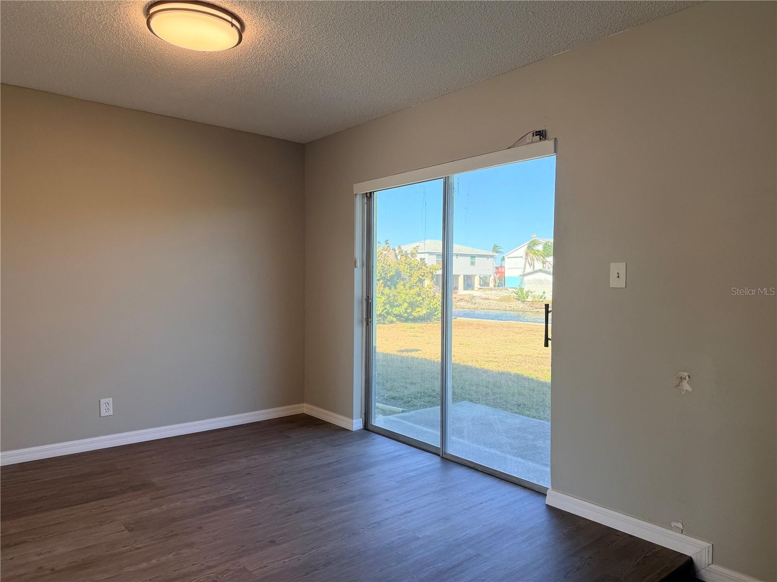 814 SEABREEZE DR — photo 24