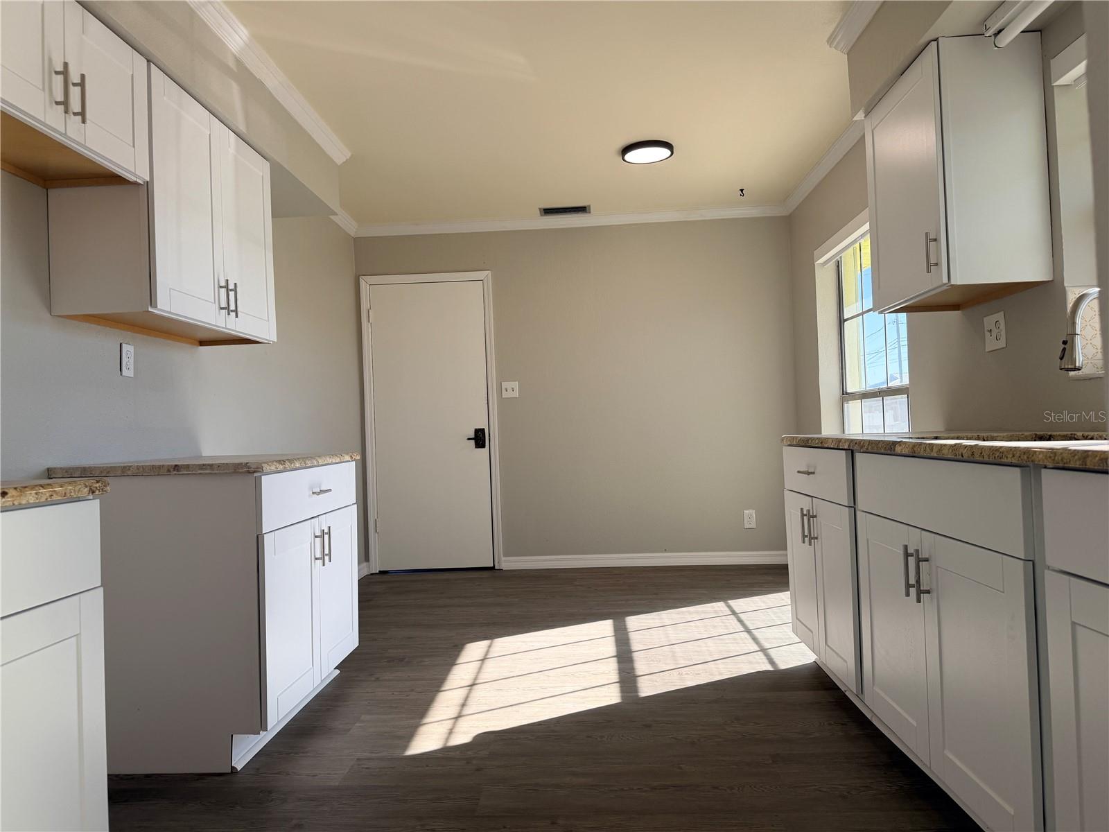 814 SEABREEZE DR — photo 17