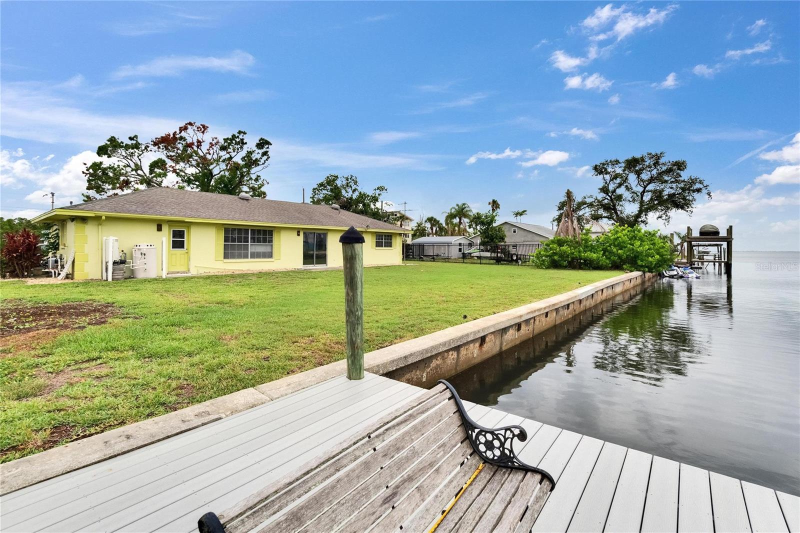 814 SEABREEZE DR — photo 36