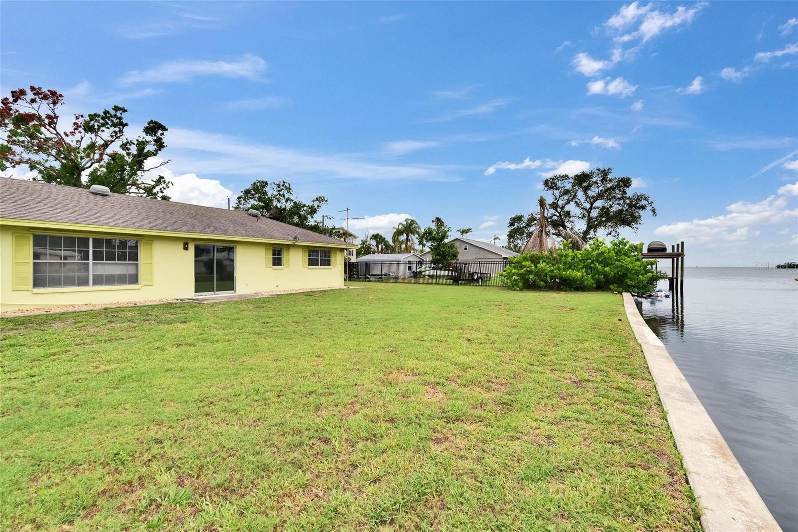 814 SEABREEZE DR — photo 38