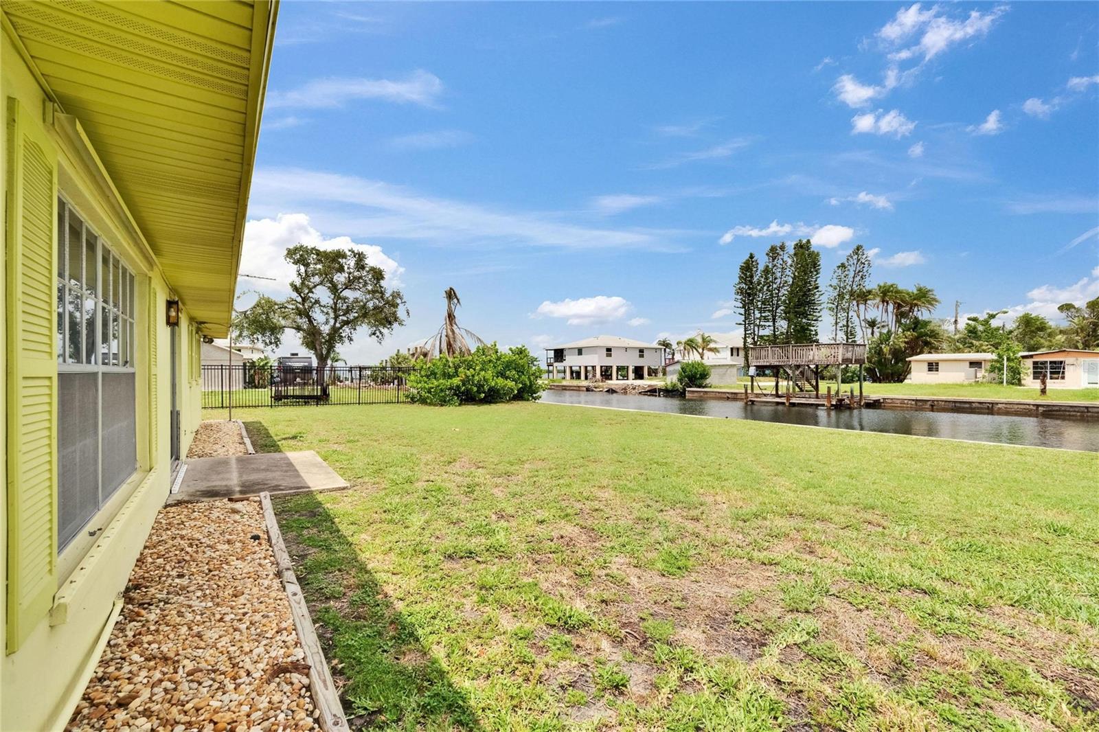 814 SEABREEZE DR — photo 15