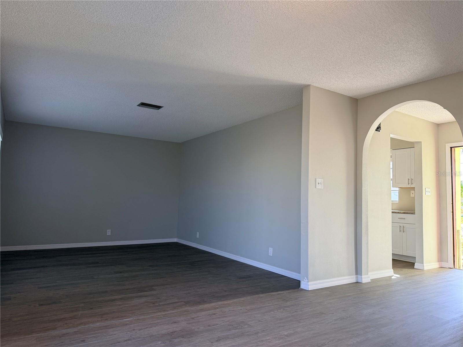 814 SEABREEZE DR — photo 22