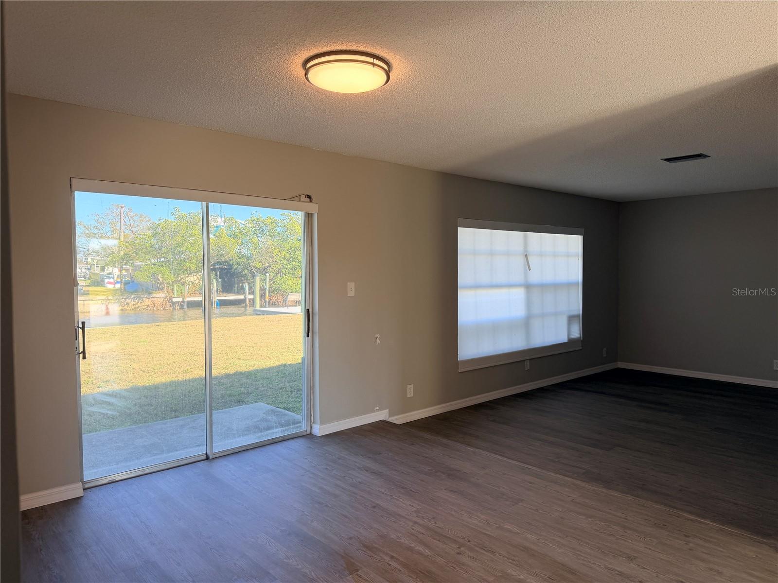 814 SEABREEZE DR — photo 23